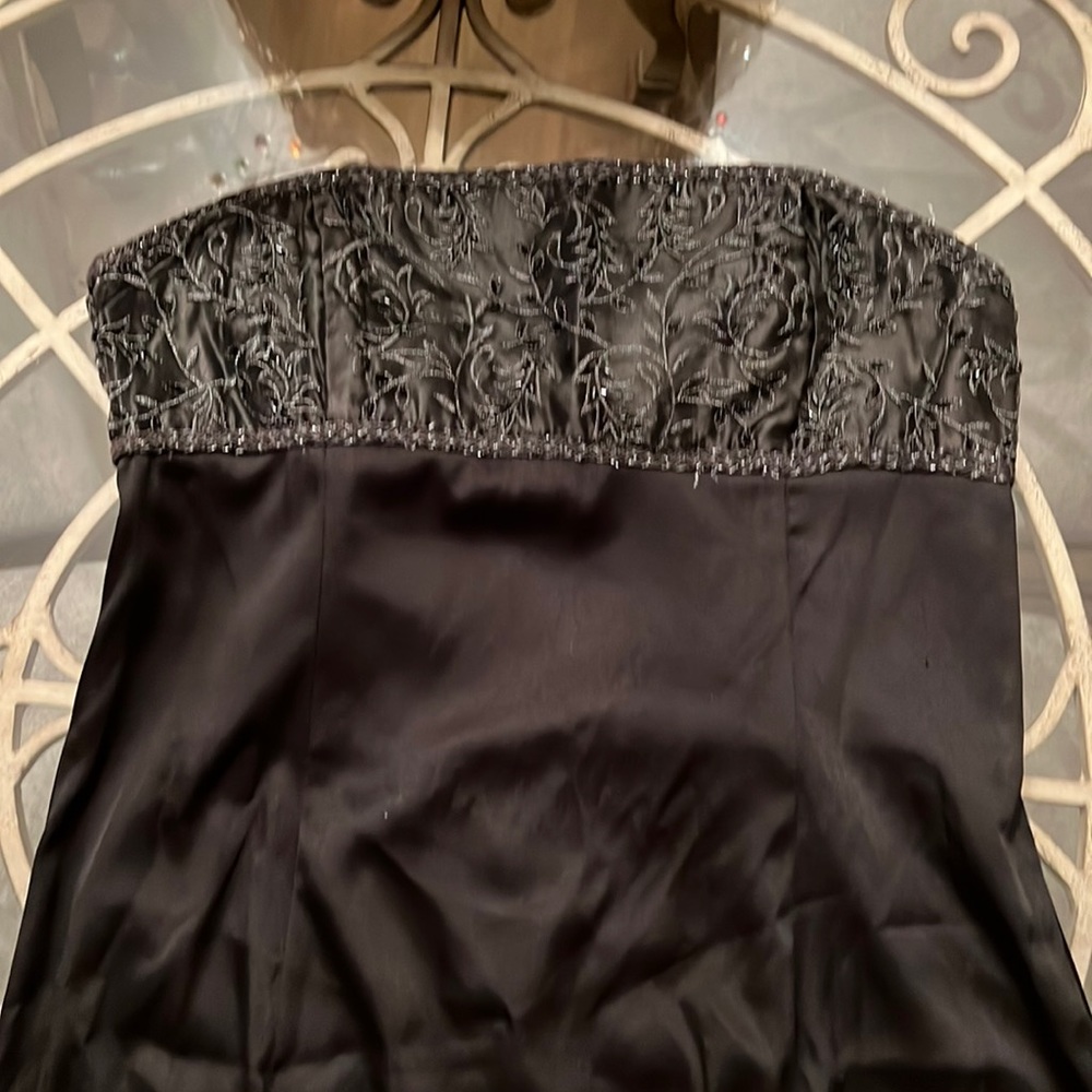 STRAPLESS GOWN